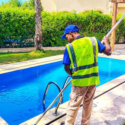 pool-cleaning
